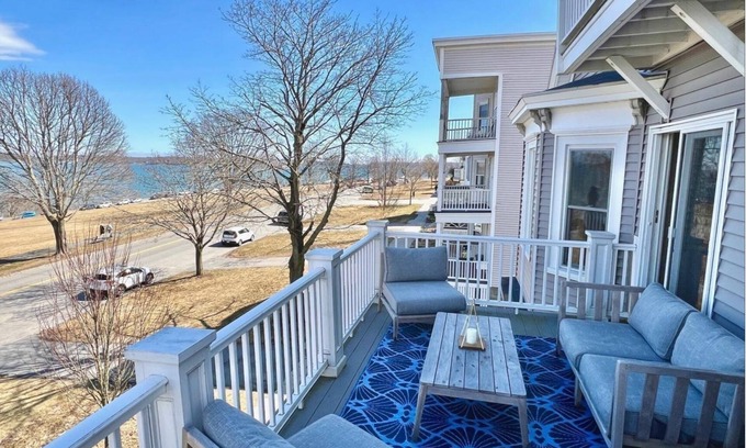 Munjoy Hill Apartment | 4 bed 4 bath home with Casco Bay views, walk to downtown Portland