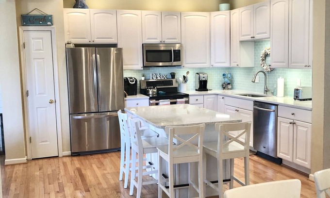 Ocean View House | 4-Bed Condo, pool access, 2 miles to beach, peloton bike, walk to stores/dining!