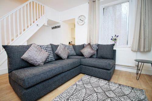 Landore Apartment | 4-Bed Contractor House - Street Parking