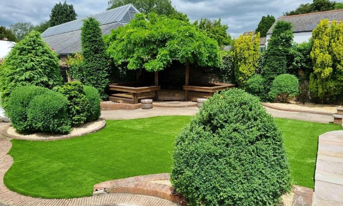 Caerleon House | 4 Bed Cottage - Sleeps 8 - Pets - Garden - Parking