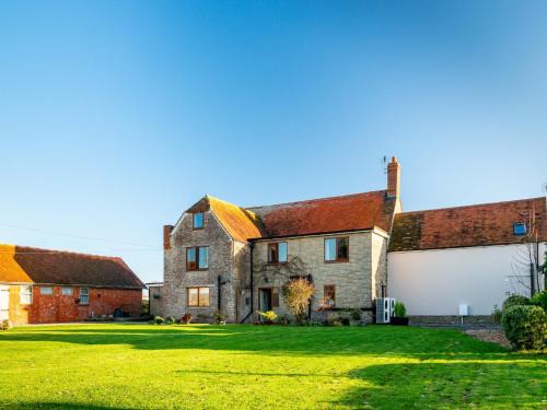 Gillingham House | 4 Bed in Gillingham 80670