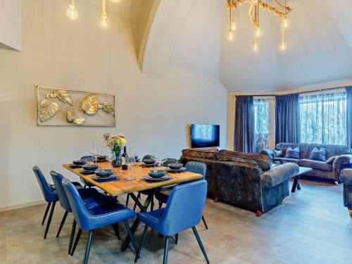 Newquay House | 4 Bed in Newquay 90069