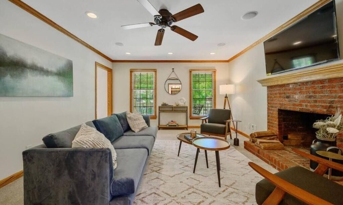 Cary House | 4 Bed, King Bed, Tvs ,Grill, Crib, Kids Essentials,Sleep Noise Machine,Bond Park