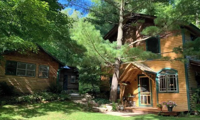 Bear Lake Cabin | 4 Bed Lodge+1 Bed Cottage 5 Star Reviews. Close to Arcadia, Crystal Mt. Manistee