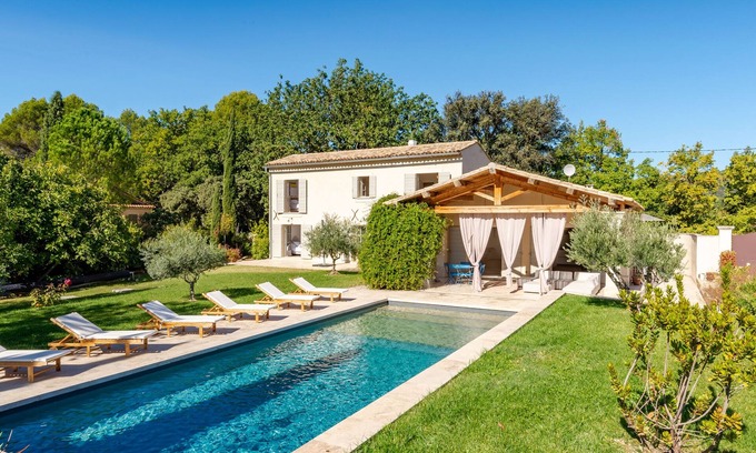Lourmarin Villa | 4 bed villa, 5-10 minutes walk from Lourmarin, pool, countryside views and quiet