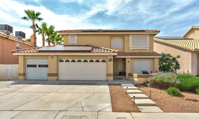 Green Valley House | 4-bedroom 2.5 Bath house in amazing Henderson with pool.