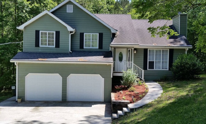 Canton House | 4 Bedroom, 2 Bath Home Situated on a nice Private Lot. 27 minutes to LAKEPOINT.