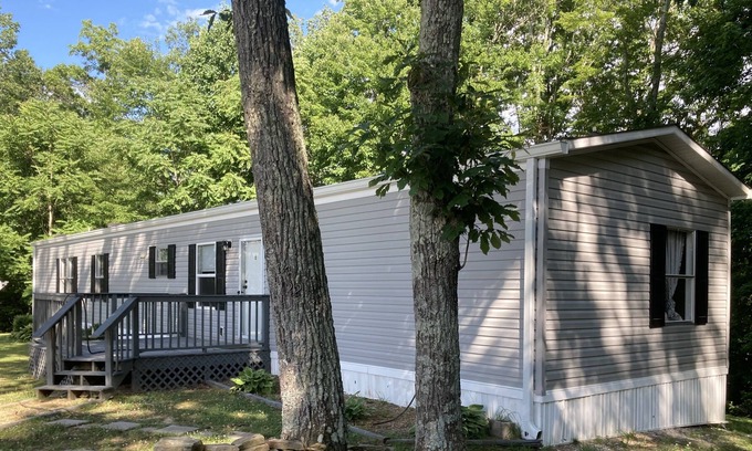 Somerset House | 4 Bedroom, 2 bath house trailer - Close to Rattlesnake 192 and Buck Creek