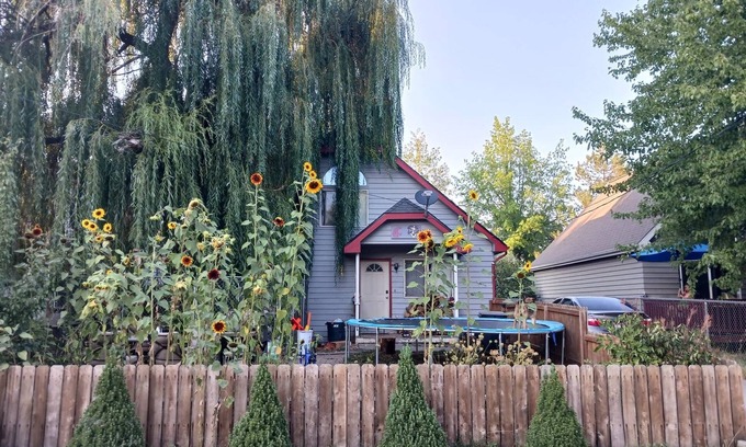 Moscow House | 4 bedroom 2 bath house with fenced yard. Close to downtown and U of I