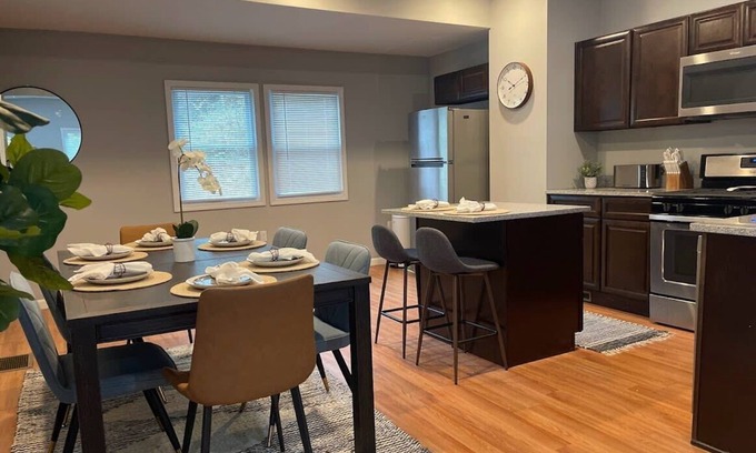 South Side Slopes House | 4 Bedroom/2 Bathroom South Side I Pittsburgh