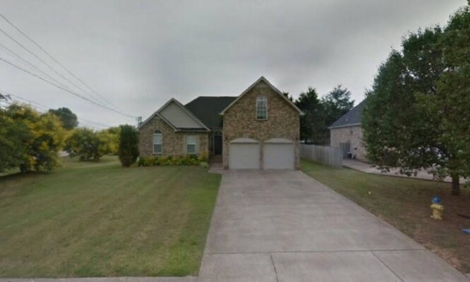 Smyrna House | 4 bedroom, 3 full bathrooms, Beautiful House 12 minutes from Downtown Nashville.