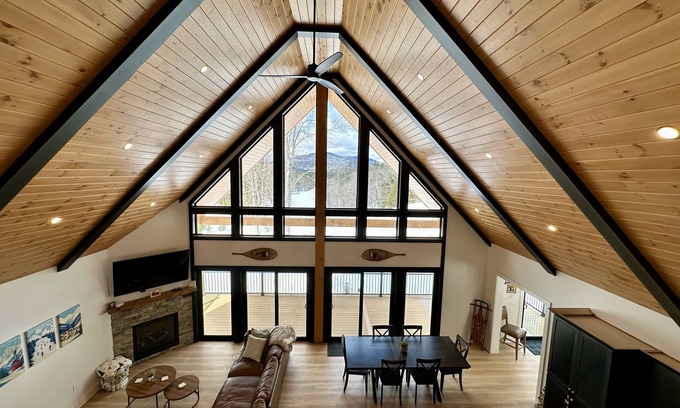 Campton House | 4 Bedroom, 4 Bath New Luxury Mountain-Chic Retreat on a Golf Course Resort!