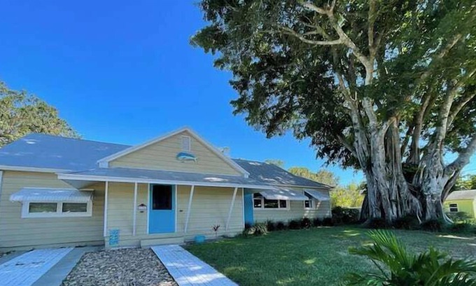 Vero Beach Apartment | 4 Bedroom 651183 by Houzlet