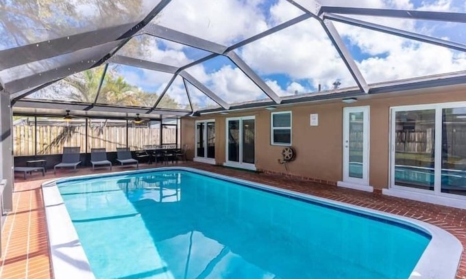 Driftwood Apartment | 4 Bedroom 725540 by Houzlet