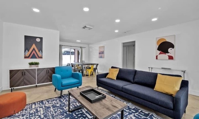 North Lauderdale Apartment | 4 Bedroom 787425 by Houzlet