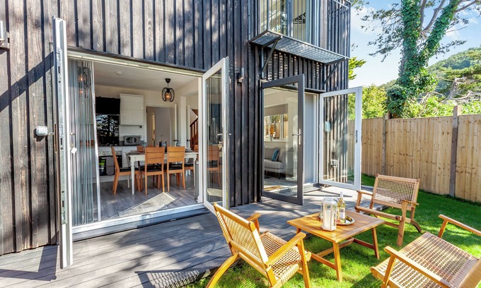 Weston-super-Mare Cottage | 4 bedroom accommodation in Kewstoke, near Weston-super-Mare