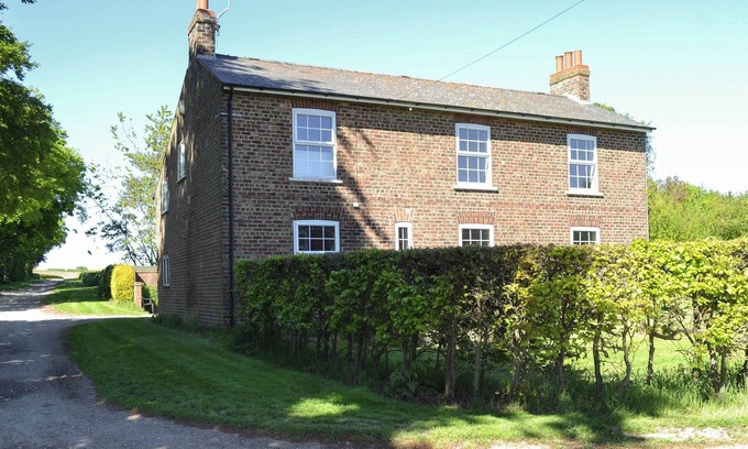Driffield Cottage | 4 bedroom accommodation in Cottam, near Driffield