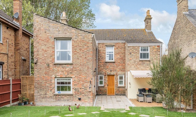 Pakefield Cottage | 4 bedroom accommodation in Pakefield