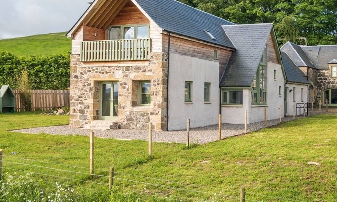 Cupar Cottage | 4 bedroom accommodation in Dunbog, near Cupar