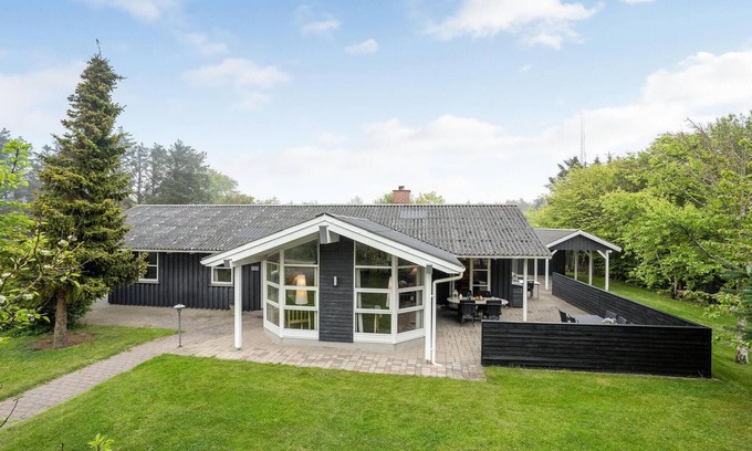 Lonstrup House | 4 bedroom amazing home in Hjørring