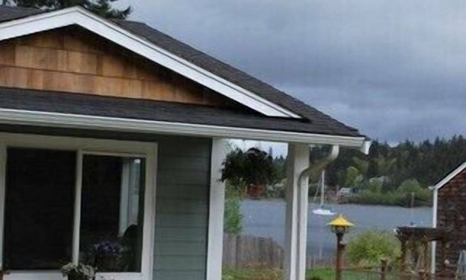 Poulsbo House | 4 bedroom beautiful waterfront property on Liberty Bay