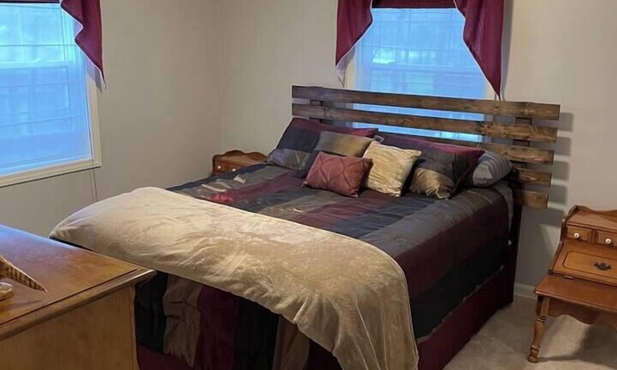 Gravois Mills Cottage | 4 Bedroom Comfortable Cottage