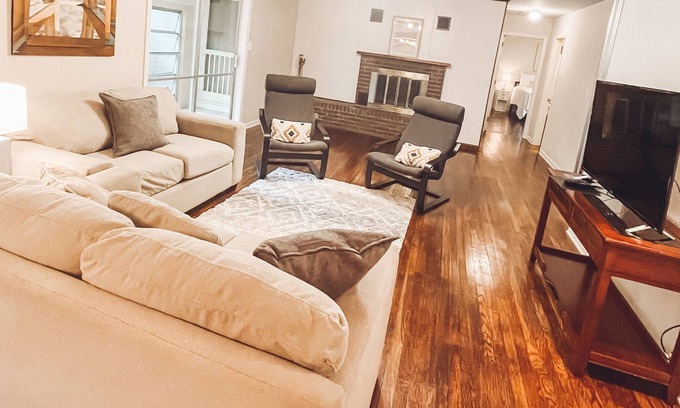 Jackson House | 4 Bedroom Family Home with Beautiful Sun Room
