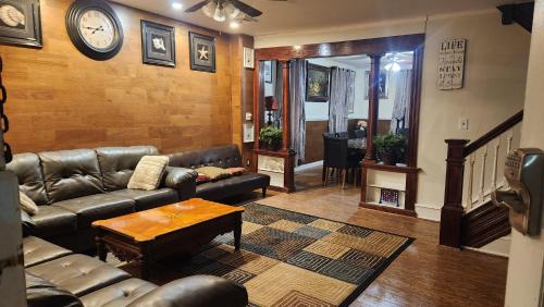 Atlantic City House | 4 Bedroom Few Blocks From Beach , Tropicana Casino , Stockton University , Bay