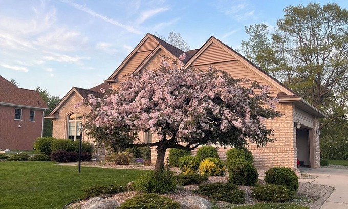 Lake Orion House | 4-Bedroom House for Monthly Stays