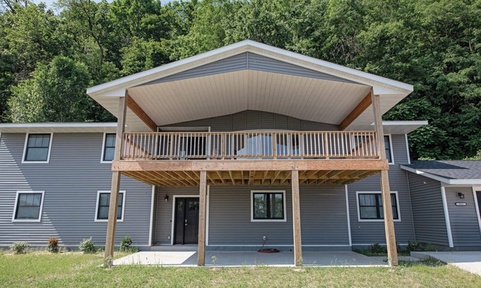 Winona House | 4-bedroom house in peaceful Winona with WiFi, AC. Relax and unwind