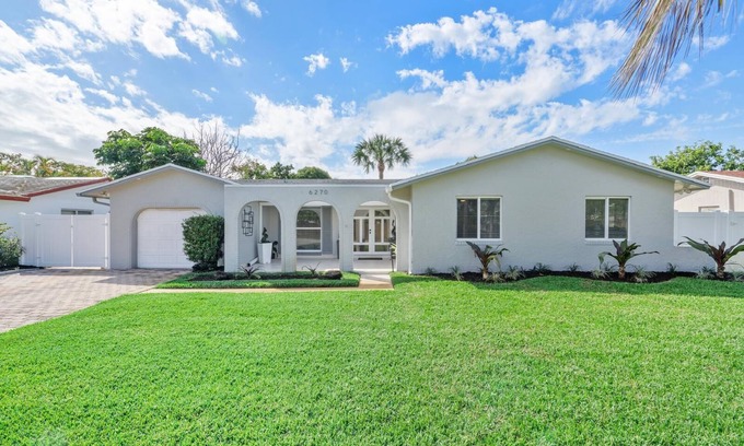 Margate House | 4-bedroom house in the city of Margate fl, with beautiful outdoor living,