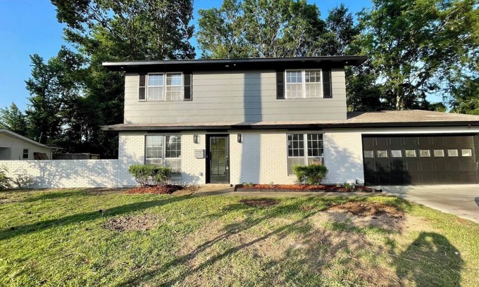 Highlands - Perkins House | 4-bedroom house in lovely Baton Rouge near LSU with WiFi.