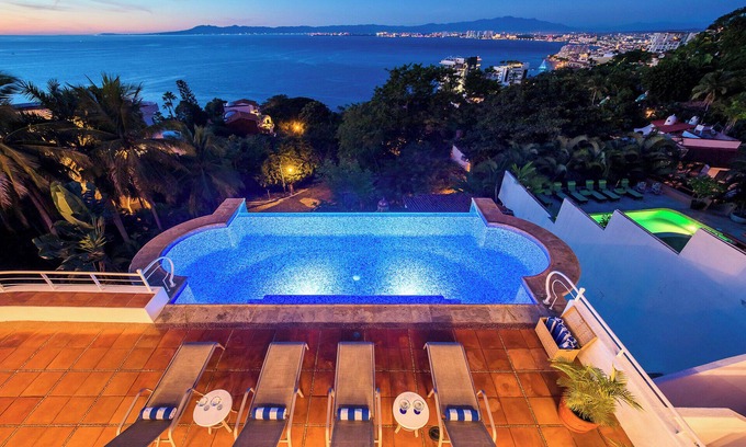 Conchas Chinas House | 4-bedroom house in enchanting Puerto Vallarta with AC, WiFi