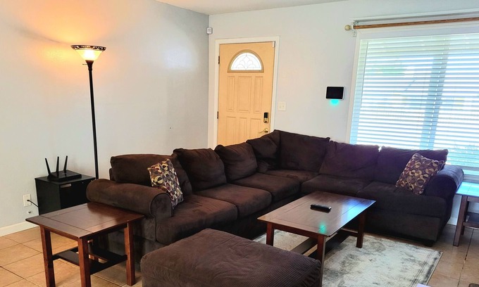 Tehachapi House | 4 bedroom house near town and freeway