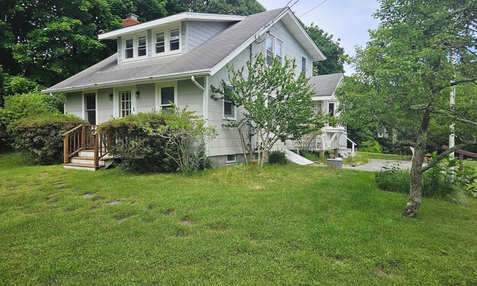 Menantic Creek House | 4-bedroom house on lake in delightful Shelter Island with WiFi, AC on 3.2 acres