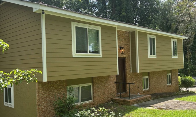 Stone Mountain House | 4-bedroom house in charming Stone Mountain with AC, WiFi, 32 mins from FIFA venu