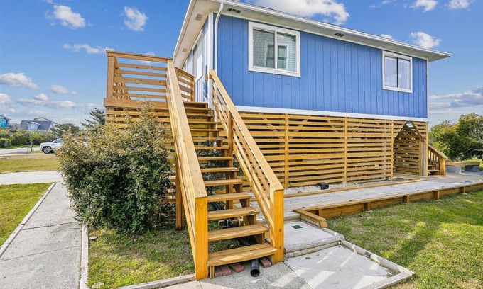 South Nags Head House | 4 bedroom in Nags Head, 5 minute walk to the beach! Outdoor amenities galore!