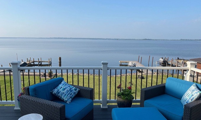 Butte Des Morts House | 4-bedroom Lake house on Lake Butte des Morts for EAA.
