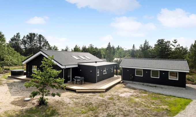 Hou House | 4 bedroom lovely home in Hals