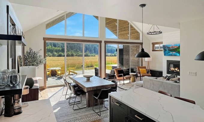 Cle Elum House | 4 Bedroom Luxury Home with Detached Mother-in-Law Studio in Suncadia