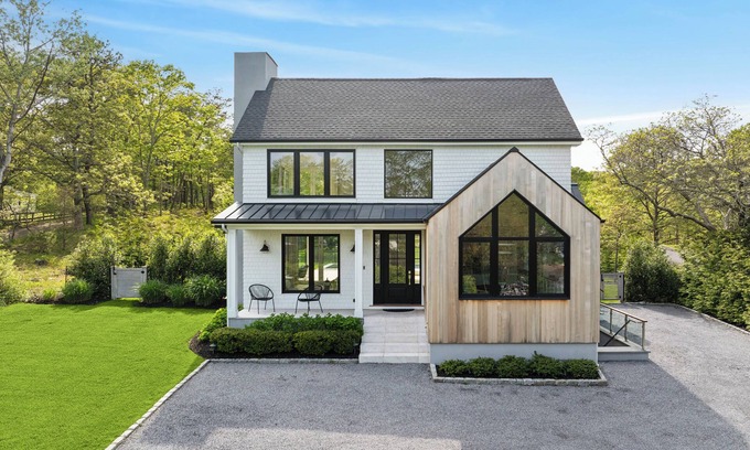 Hampton Bays House | 4-bedroom modern beach house in lovely Hampton Bays
