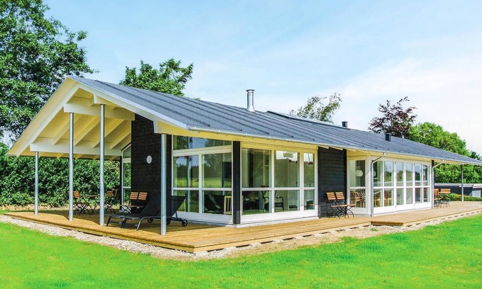 Østerskov House | 4 bedroom nice home in Humble
