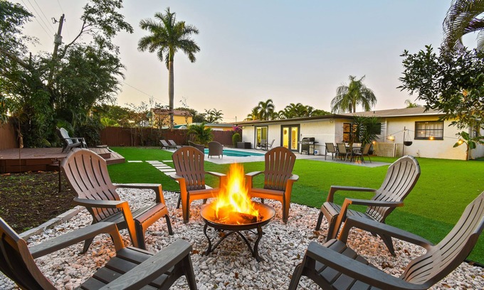 North Palm Beach House | 4 Bedroom Pool Oasis. Close to great Beaches & Baseball