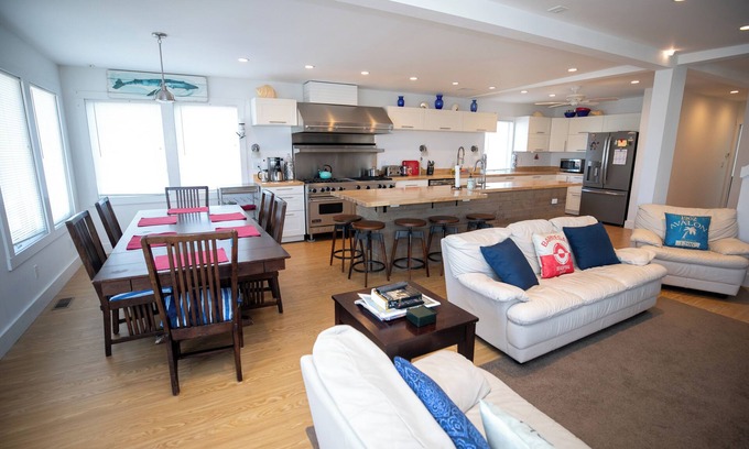 Ship Bottom House | 4 Bedroom Ship Bottom Beach House w/Hot Tub + Game room! 1 Block to the Beach!n