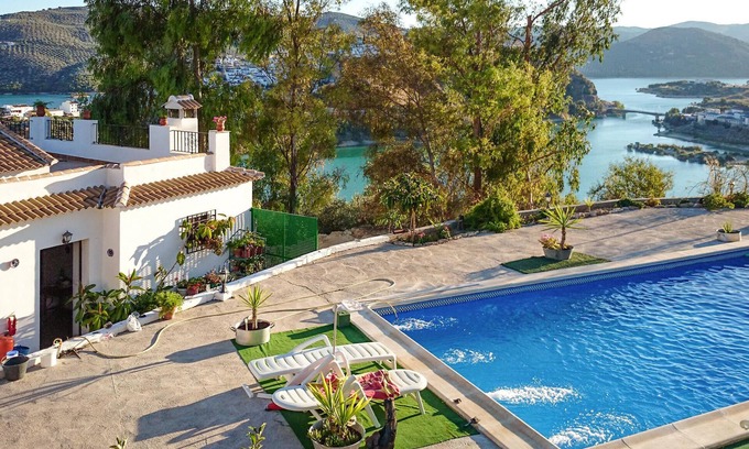 Iznajar House | 4 bedroom stunning home in Iznajar
