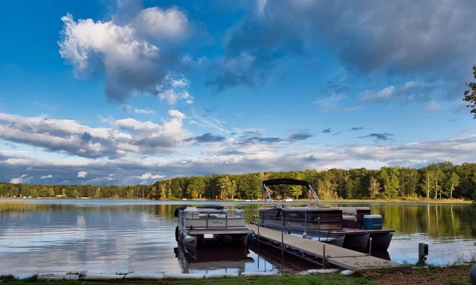 Grayling House | 4-bedroom two level guest house next to Shupac Lake in Grayling