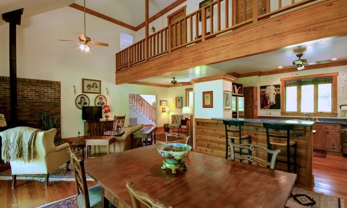 Lookout Mountain House | 4 Bedroom upscale neighborhood open concept HomeChildren 15yrs+