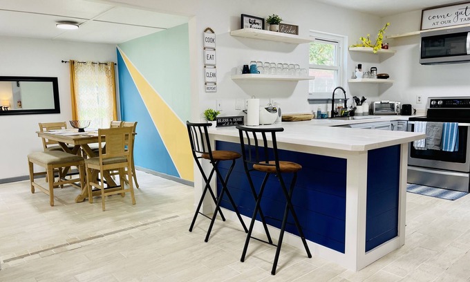 Fort Walton Beach - Destin House | 4-bedroom vacation home 10 minutes to Destin Beaches