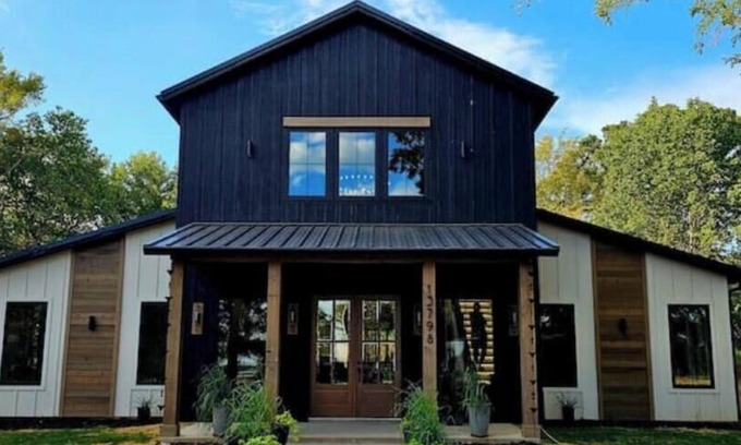 Kingston House | 4-bedroom vacation home just 5 minutes from Lake Texoma