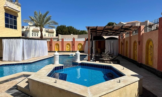 Al Mamsha El Seyahi Villa | 4-bedroom villa with pool in Hurghada with AC, WiFi. For your relaxing stay